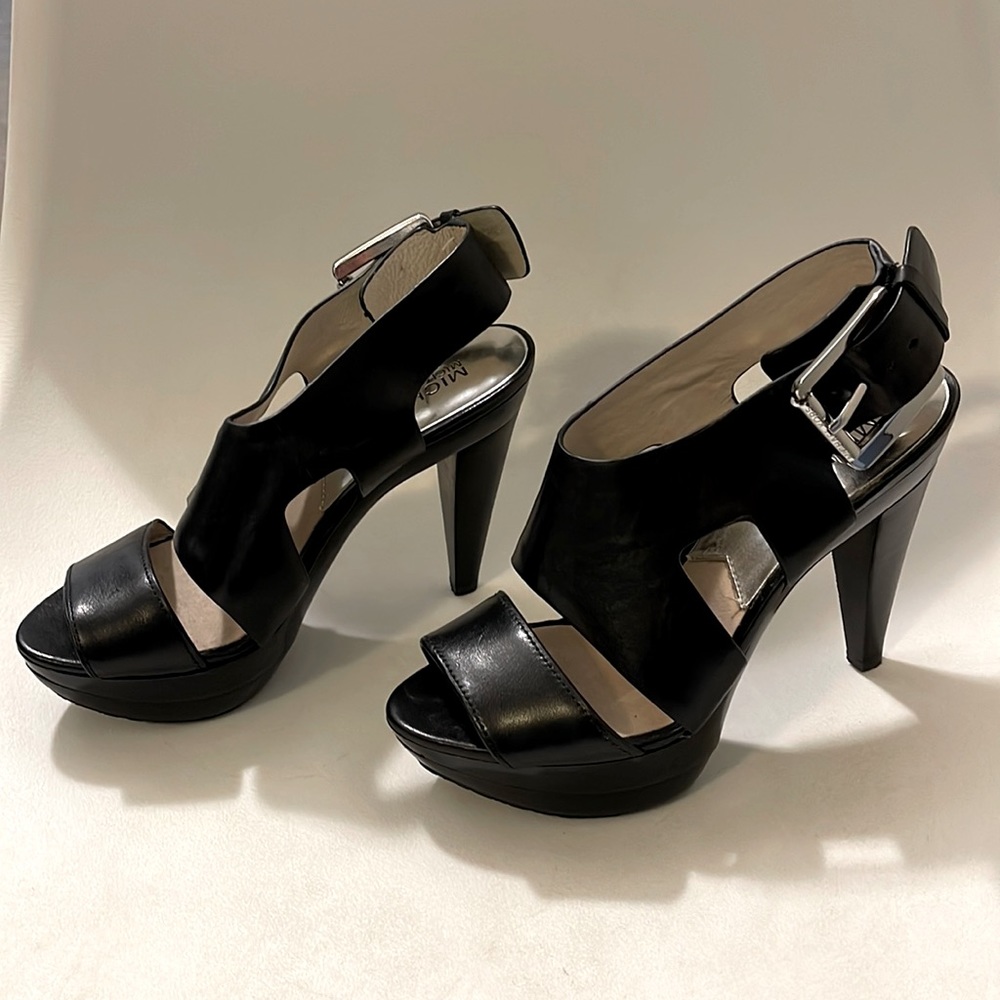 Leather Pumps from Michael Korea size 4 but can fit a size 5 foot